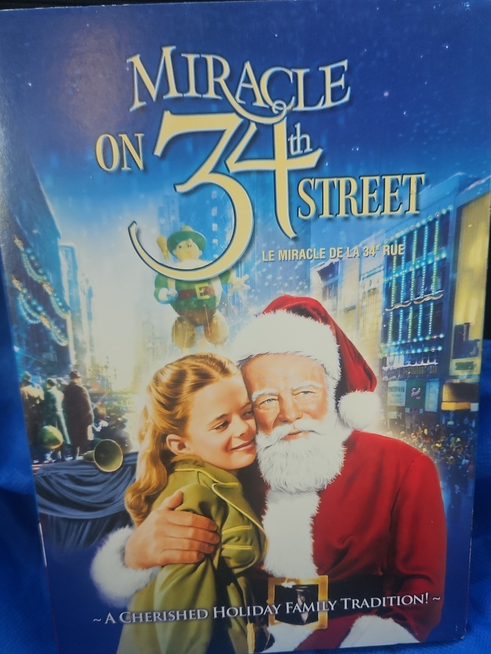 🌟3/$25🌟2-disc Miracle on 34th Street DVD featuring both colorized/black &white